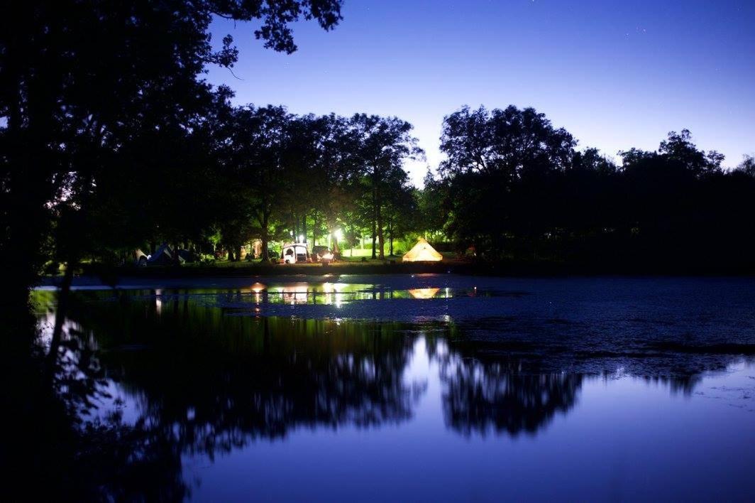 Camping Etang Du Camp Senergues Luaran gambar
