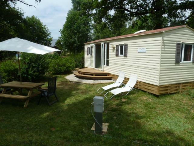 Camping Etang Du Camp Senergues Luaran gambar