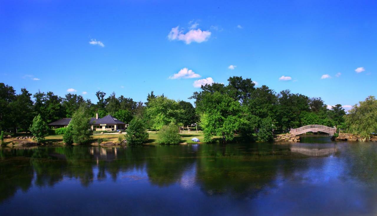 Camping Etang Du Camp Senergues Luaran gambar